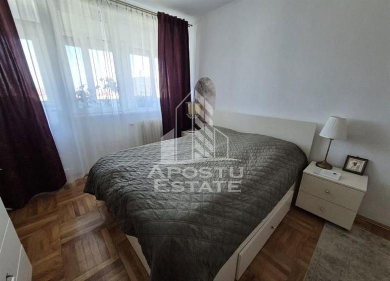 Apartament cu 3 camere de vanzare, decomandat, zona Sagului, Timisoara