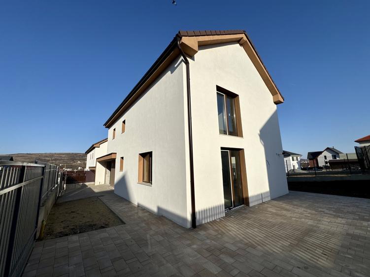Casă cu garaj, 130 mp, 400 mp teren, CF disponibil, Chinteni