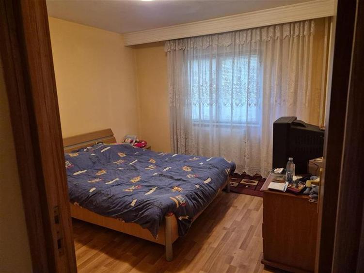 Apartament 2 camere semidecomandat, zona Bistrita Lac