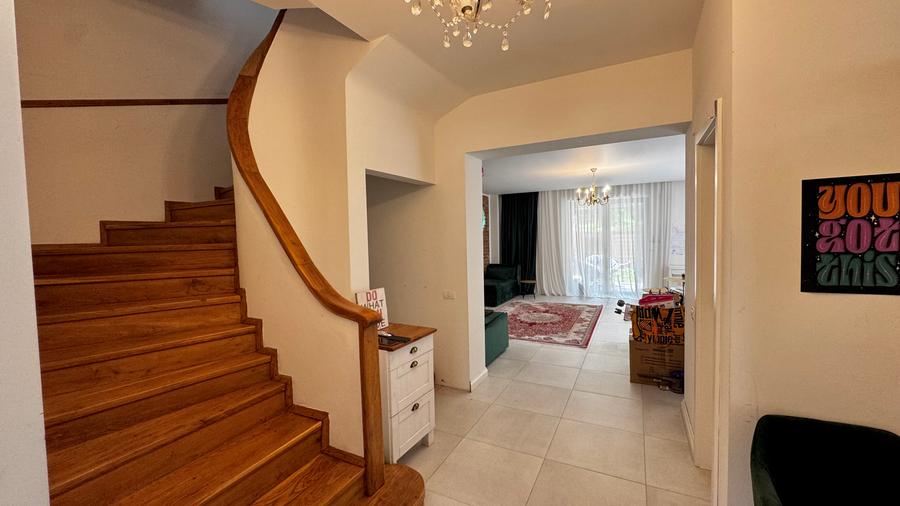 Casa de vanzare tip duplex- proprietate exclusiva in Centru vechi -curte privata