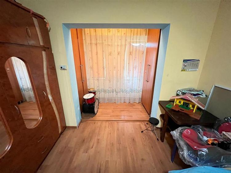 Apartament 2 camere, hol patrat, logie + balcon, zona Razboieni
