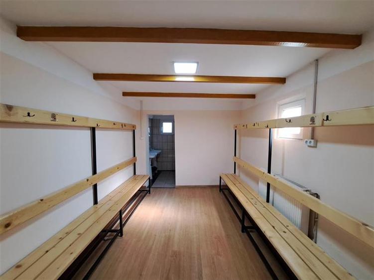 Spatiu comercial tip Hala, 300 mp utili, situat in cartierul Intre Lacuri!