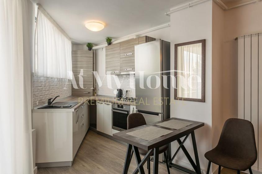 Apartament NOU ultracentral cu 2 camere, complet mobilat, terasa 15mp, 2 bai