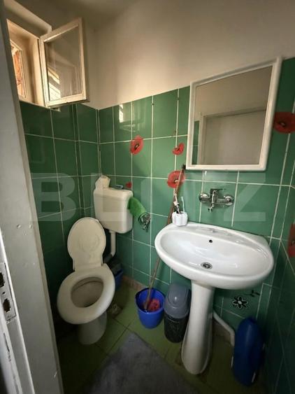 Apartament de vanzare , curte comuna, 2 camere, Zona Semicentral