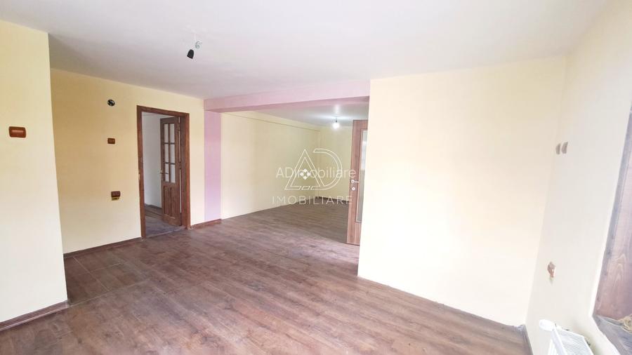 Casă spațioasă în Novaci – ideală pentru locuință sau investiție - 2
