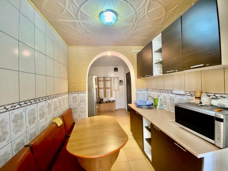 Apartament 3 Camere Decomandat de Închiriat – Micro 12, Târgoviște