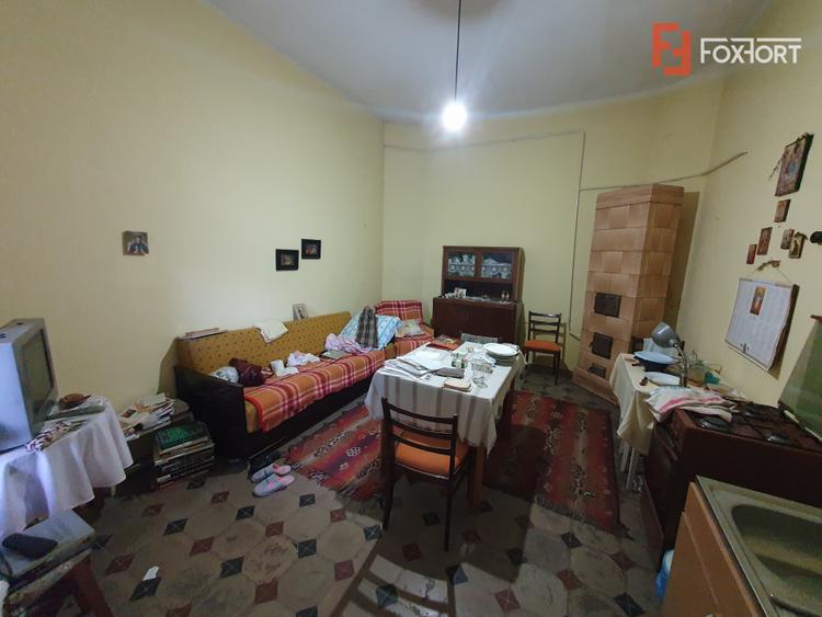 Apartament cu 5 camere de vanzare in Deta, zona Central