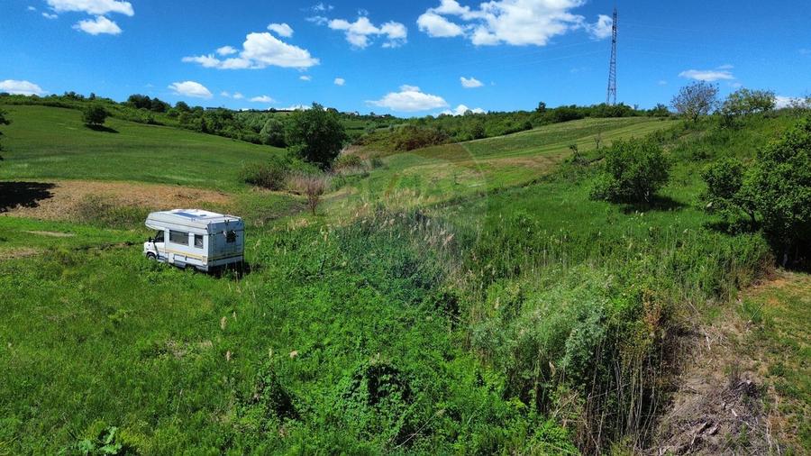 Teren cu panorama superba in Berchezoaia + bonus rulota