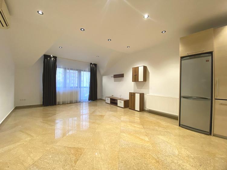 Margeanului,et. 3,bl.2008,centrala proprie,renovat,mobilat,curte interioara,neg.