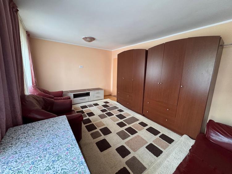 Apartament cu 3 camere semidecomandat – Parter | 46 mp | Complet mobilat și util