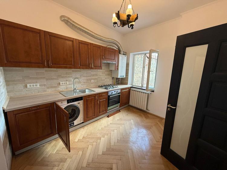Apartament in vila de vanzare 3 camere ultracentral