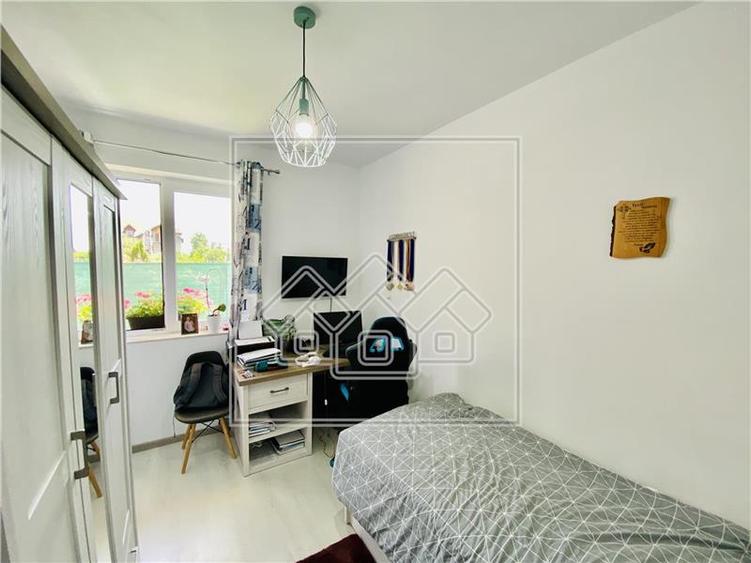 Ap. cu 3 camere cu gradina, situat in zona Calea Surii Mici