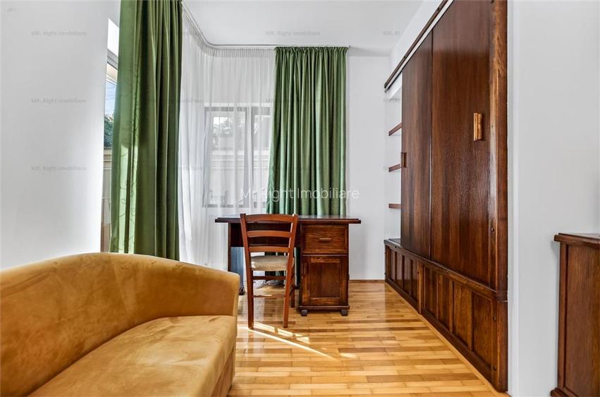 Casa pe 3 niveluri | Terasa cu priveliste | 3 parcari | Pozitie centrala