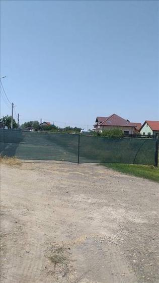 678 mp. str. N.Stoica de Hateg 96, colt cu str.Sanzaienelor/Dafinului