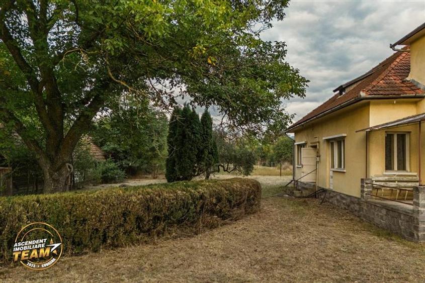 Casa cu istorie,3 camere,potential mansardare,1.840mp teren,in cadru linistit si