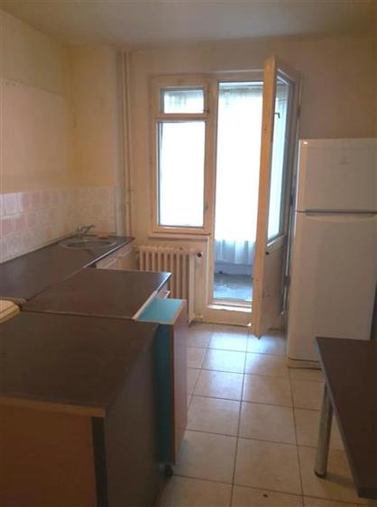 Apartament 2 camere, parter inalt. Zona Grivitei