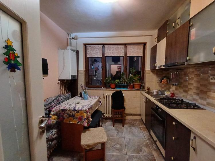 Apartament 3 camere, decomandat, zona Gara - Carrefour Express, Iasi