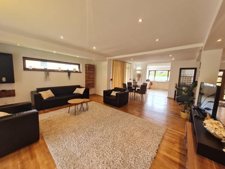 Vila spațioasă și recent renovată în Ghiroda!