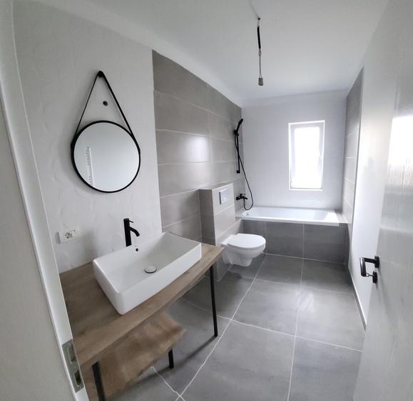 1\2 Duplex Utvin P+E,5 Camere,2 Bai,Toate Utilitatile