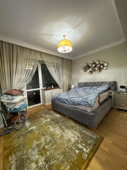 Apartament cu 3 camere, 97 mp, etaj intermediar, decomandat, zona Centrala
