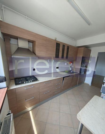 VANZARE 3 CAMERE DECOMANDAT FOISORUL DE FOC -EMINESCU
