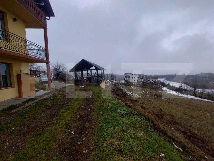 Villa, 500 mp, 7 camere, 3500 mp teren, zona Stramba
