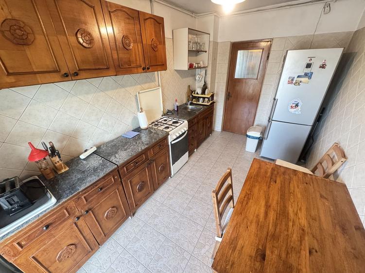 Apartament 3 camere zona Delfinariu cu Centrala