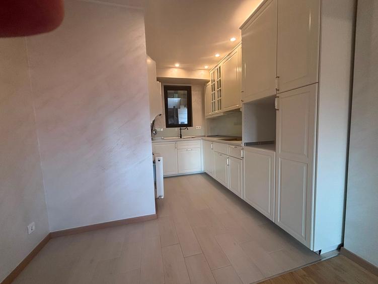 Vanzare apartament 4 camere Timpuri noi