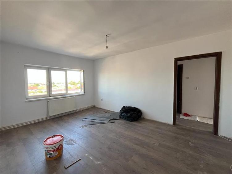 Lugoj, Apartament 3 Cam., 84 Mp., Semidecomandat, et.6, Central Blocul Postei