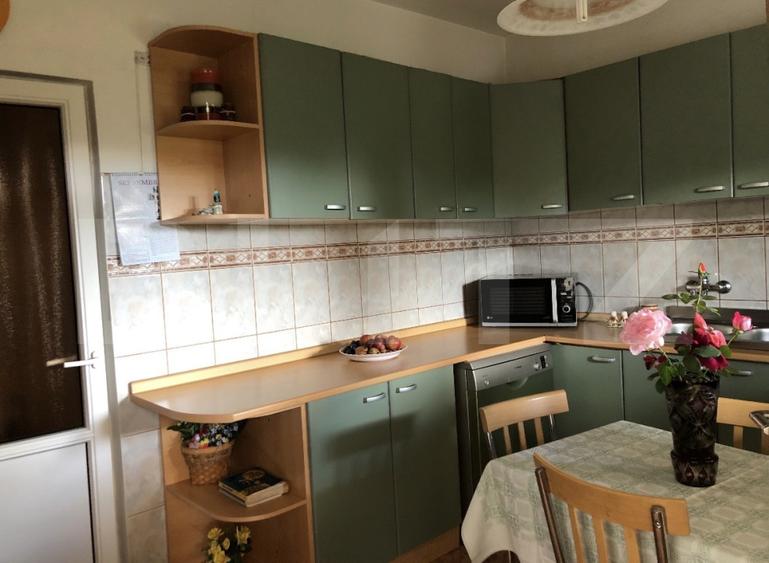 Casa de vanzare, 195 mp, 1100 mp teren, zona Lucian Blaga