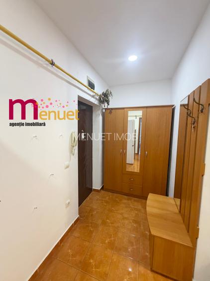 Apartament 2 camere,zona Biserica cu Ceas,etaj 1 - 8