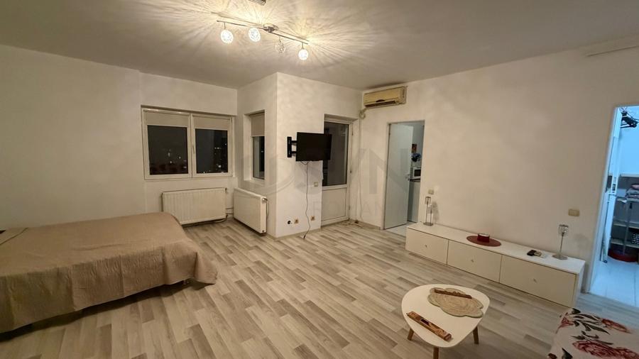 REA1027738 Studio Mall Vitan bloc 2001 53 mp