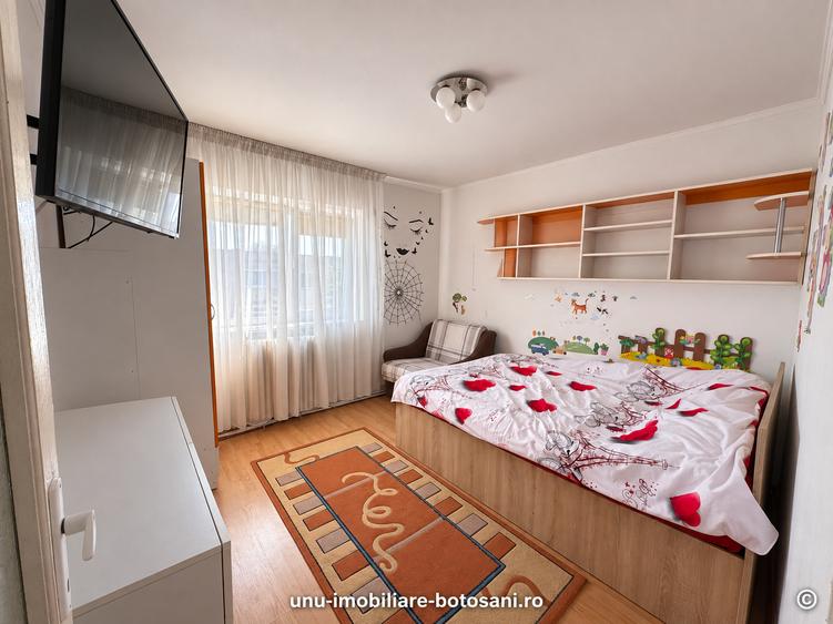 APARTAMENT 4 CAMERE - ETAJ 4 CU ȘARPANTĂ- ÎMPĂRATUL TRAIAN , LOC de PARCARE
