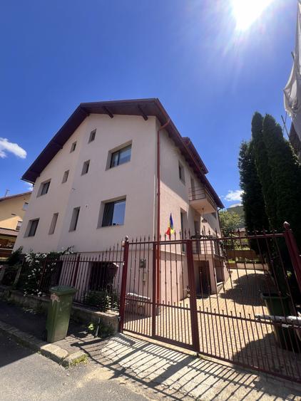 Casa de vanzare tip duplex -proprietate exclusiva in Centru vechi -curte privata