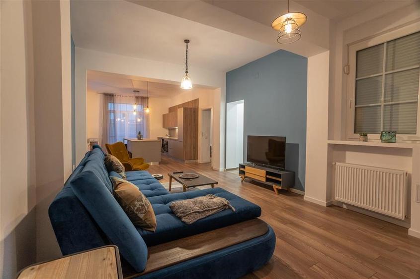 Apartament de LUX 3 camere si curte Parcul Sub Arini