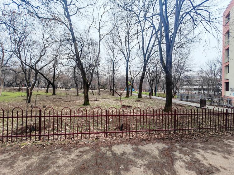Parcul Gheorghe Patrascu | Metrou Piata Muncii, parter cu balcon, bloc anvelopat