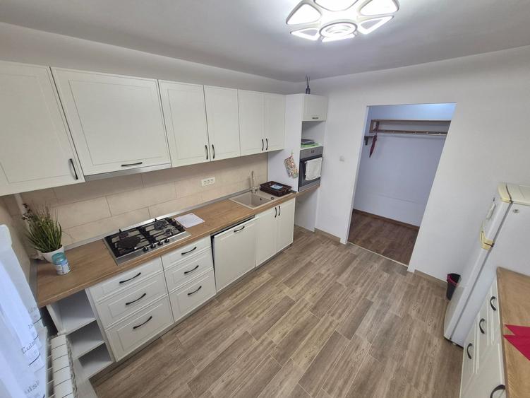2 Cam--5 Min Iulius Town-Mobilat-Utilat-Centrala-54MP-97.500 Euro!
