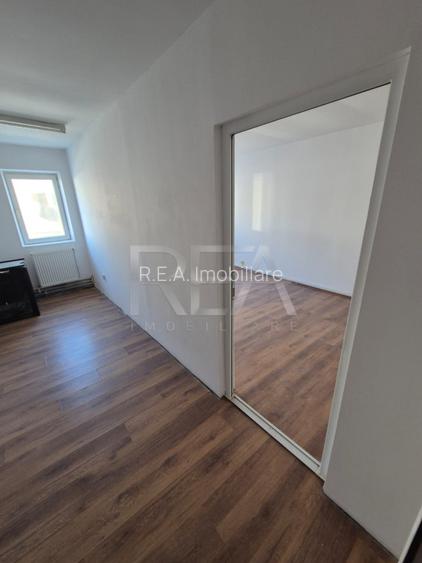 Hala 650 mp Oxigenului - platforma manevra tiruri 770 mp - 3