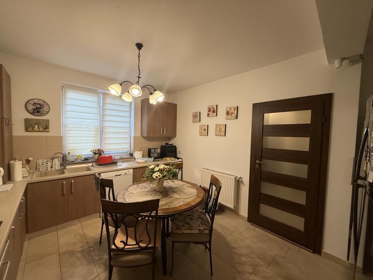 Triplex, 4 camere, 230mp utili, 335mp teren, mobilat - Dumbravita