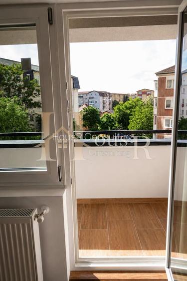 Apartament cu 4 camere decomandat, renovat integral. Etaj intermediar. - 9
