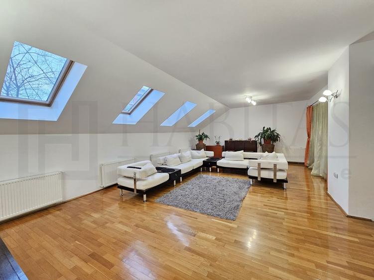 Casa cu 8 camere, dispusa pe doua nivele, Parcul Central