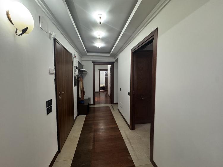 Apartament spatios cu vedere la parc, prima linie