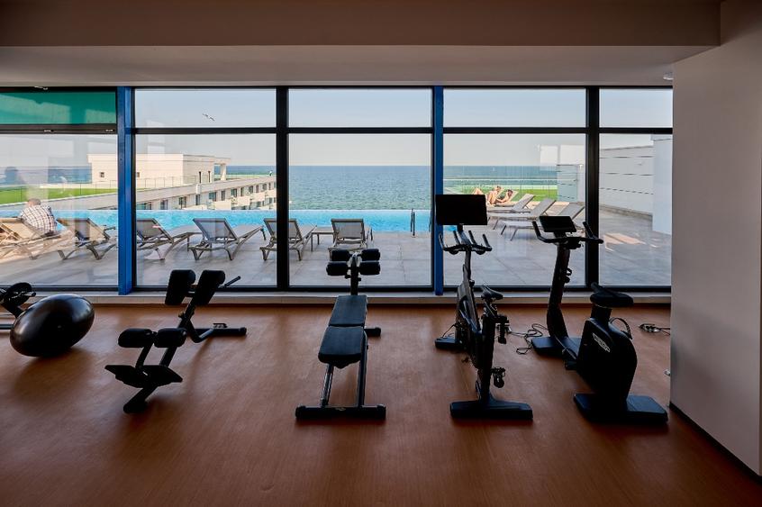 Ofer pentru inchiriere apartament cu doua camere cu vedere perfecta la mare