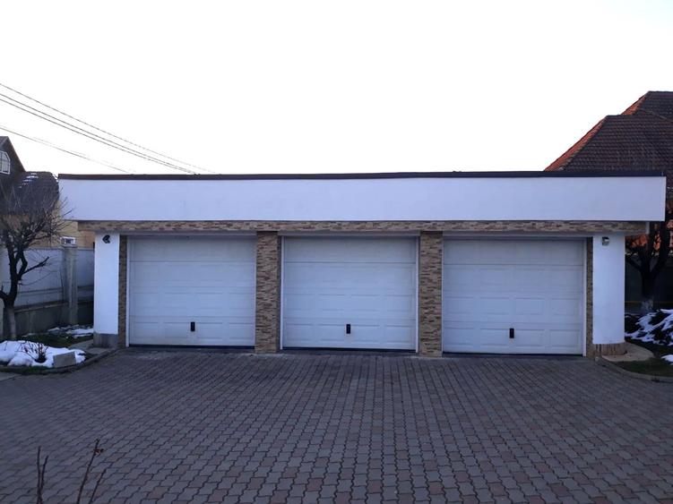 Vand casa lux,tip vila,Sangeorgiu de Mures,zona Apollo ,teren generos de 2200 mp