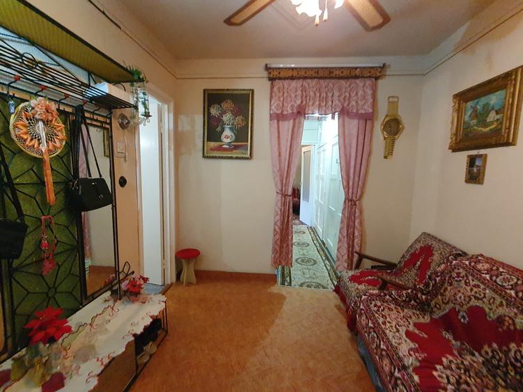 Vand apartament cu 3 camere zona Vlaicu Lebada 5 Colturi
