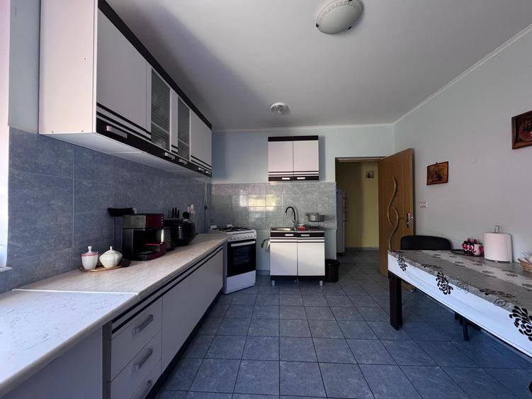 Tractorul, str. Aluminiului, casa de inchiriat, 5 camere, mansarda, garaj