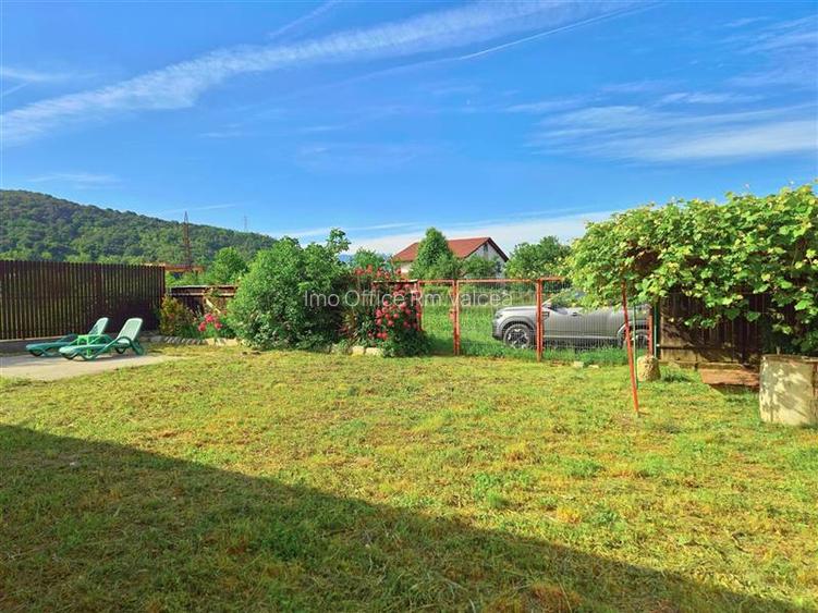 CASA PE PARTER IN BUJORENI - LINISTE, CURTE SI VEDERE SPRE VF. COZIA - 2
