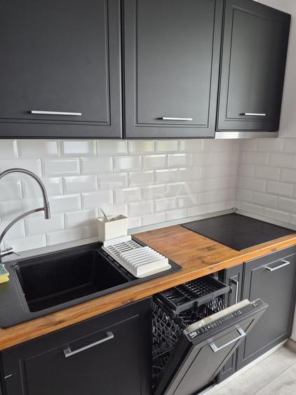 Apartament modern cu birou și panoramă deschisă – zona BMW.