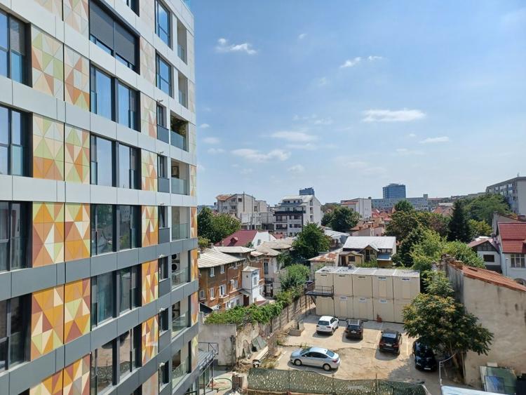 Garsoniera+loc de parcare de inchriat in zona Victoriei – Titulescu!