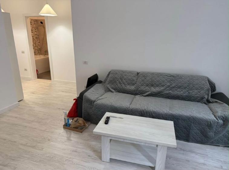 Proprietar Închiriez apartament de lux